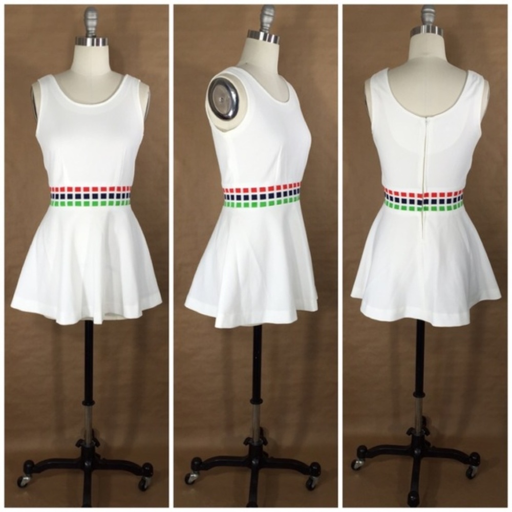 Stretchy short white zip up dress